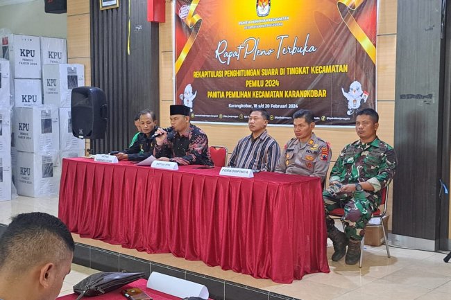 Mewakili Danramil Babinsa Hadiri Rapat Pleno terbuka Rekapitulasi hasil Pemilu 2024 tingkat Kecamatan