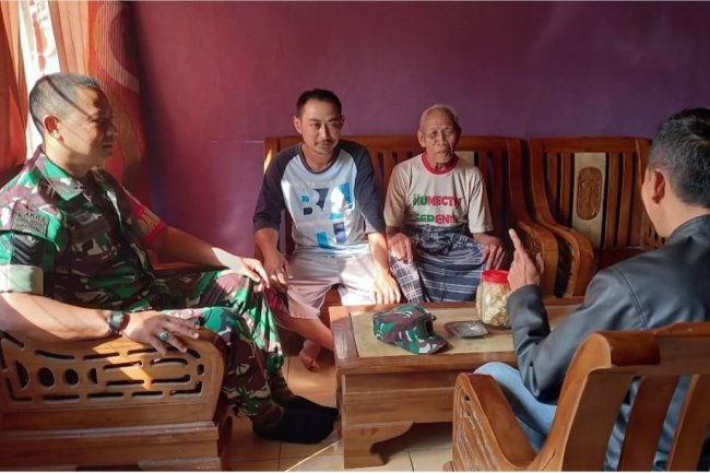 Wujudkan Kemanunggalan TNI Dengan Rakyat Babinsa Komsos Bersama Masyarakat