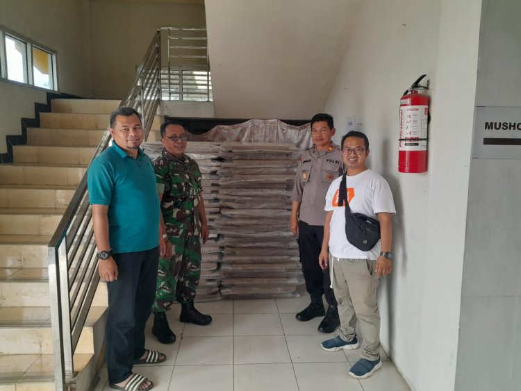 Danramil Bersama Forkopincam  Karangkobar Monitoring Pendistribusian Logistik Pemilu 2024 