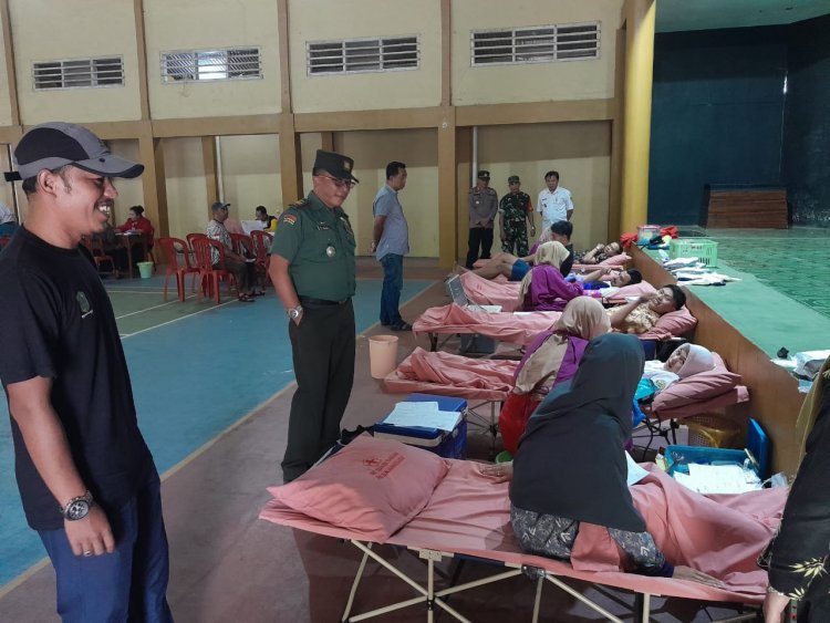 Tumbuhkan Rasa Kepedulian Danramil 04/Karangkobar Pantau Langsung Bakti Sosial Donor Darah