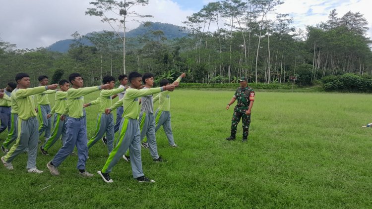 Hari Ke 2 Program Pekan Literasi Kedisiplinan Siswa Babinsa Latih Kedisiplinan Dan Belanegara