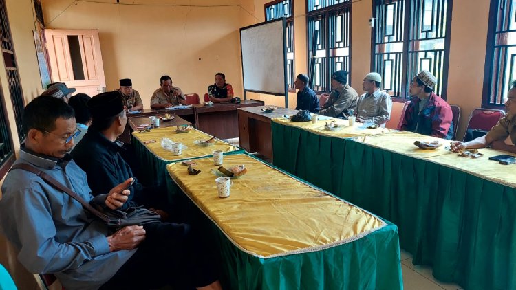 Babinsa Ikuti Rapat Kordinasi Penerimaan Bibit Padi Inpari Di Kantor BPP Karangkobar