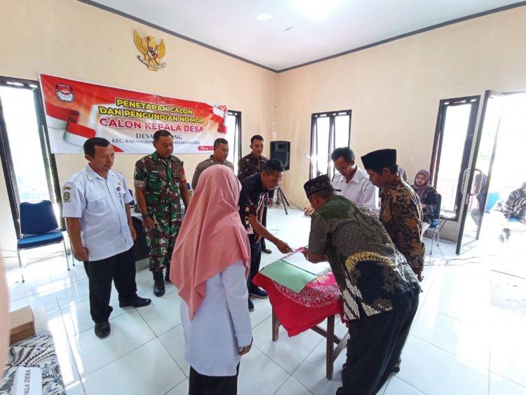 Mewakili Danramil Babinsa Hadiri Penetapan Calon Kades dan Pengundian Nomor Urut