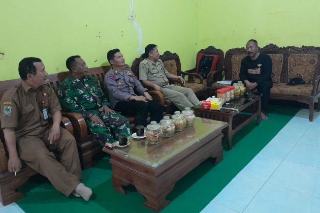 Mengantisipasi Kerawanan Wilayah Jelang Pilkades Danramil Bersama Forkopincam Sambangi Rumah Calon Kades