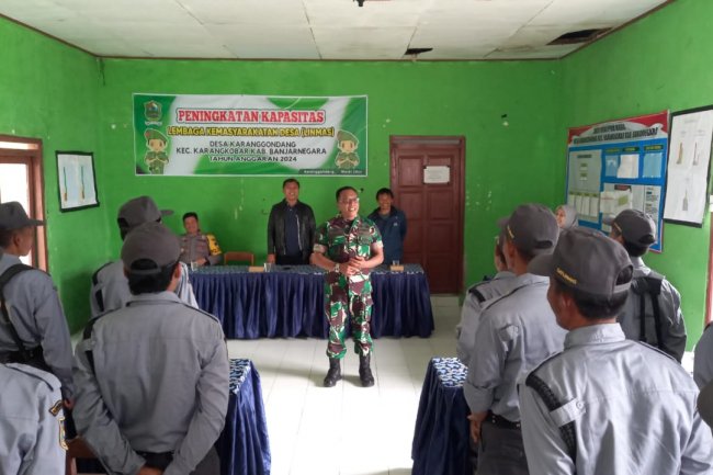 Danramil 04/Karangkobar Hadiri Peningkatan Kapasitas Linmas Jelang Pilkades Desa Karanggondang