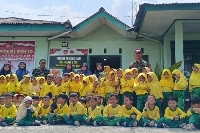 Bati Tuut Koramil 04/Karangkobar Bersama Babinsa Sambut Kunjungan Siswa Siswi TK BA Aisiyah