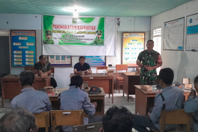 Mewakili Danramil Babinsa Hadiri Peningkatan Kapasitas Linmas Desa Binangun