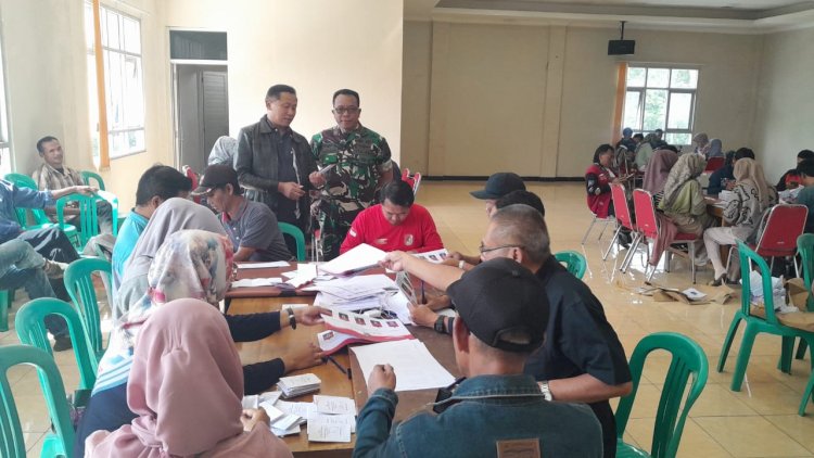 Danramil Bersama Forkopincam Melakukan Pengawasan Dan Monitoring Pelipatan Surat Suara Pilkades