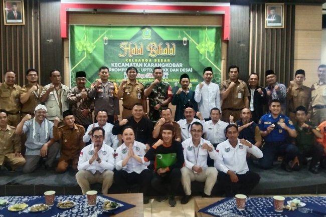 Mewakili Danramil Kapten Inf Basuki Babinsa Hadiri Halal Bi Halal Keluarga Besar Kecamatan Karangkobar