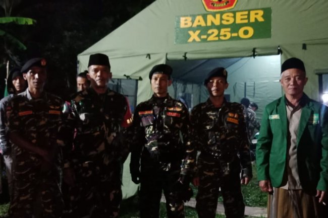 Babinsa Koramil 04/Karabgkobar Giat Pengamanan Sholawat Kebangsaan Harlah GP Ansor Ke-90 Tahun 2024