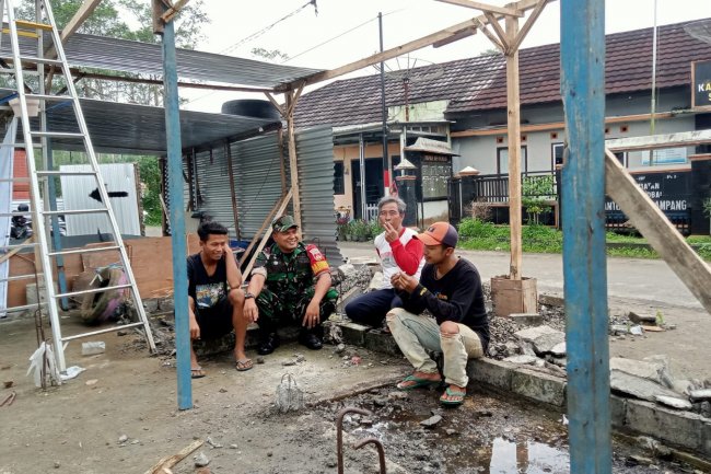Bincang Santai, Jaga Hubungan Baik Babinsa Komsos Dengan Warga Binaan