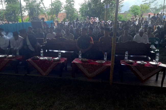 Babinsa Kopda Agus Hadiri Halal Bi Halal Alumni Dan Wali Santri Pondok Pesantren Mangisan