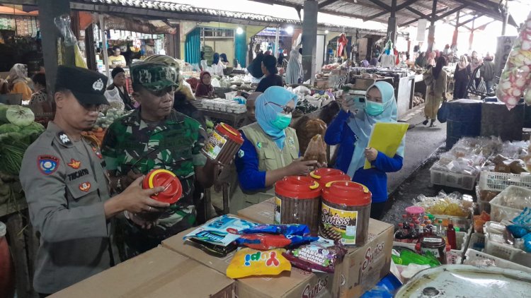 Jelang Lebaran, Forkopincam, Puskesmas Dan UPT Pasar Gelar Pemantauan Keamanan Makanan di Sejumlah Toko dan Pasar Tradisional
