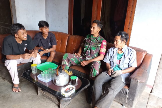 Babinsa Komsos Dengan Warga Binaan