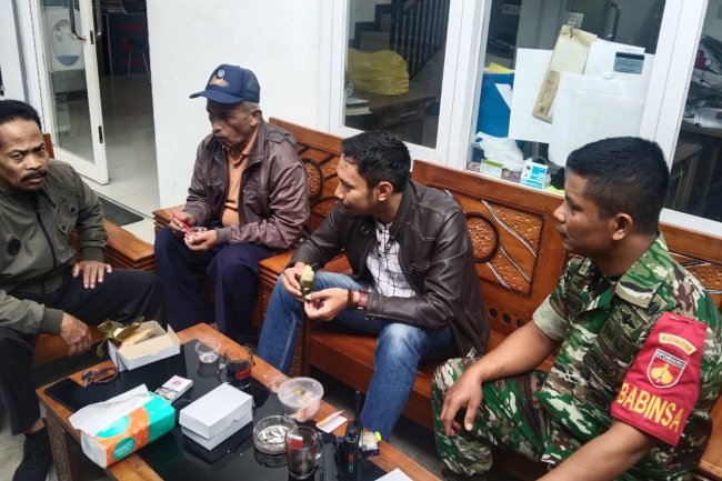 Tingkatkan Jalinan Silaturahmi Babinsa Komsos Dengan Kades Dan Perangkat Desa Leksana