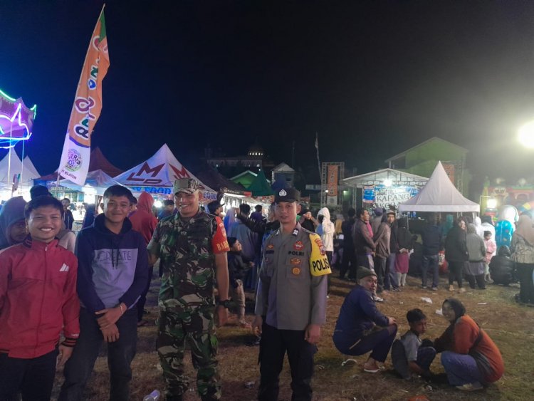 Yakinkan Wilayah binaan tetap Kondusif, Babinsa Bersama Buabinkamtibmas Laksanakan Patroli Wilayah