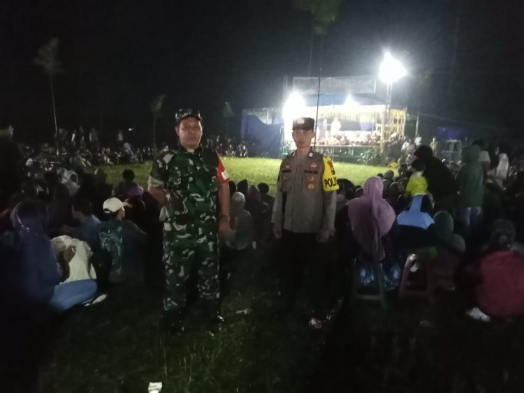 Babinsa Bersama Bhabinkamtibmas Karangkobar Pam Pentas Seni budaya Kuda Lumping