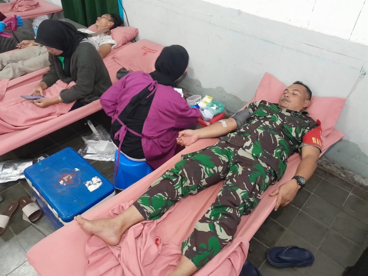 Babinsa Koramil 04/Karangkobar Ikuti Kegiatan Bakti Sosial Donor Darah