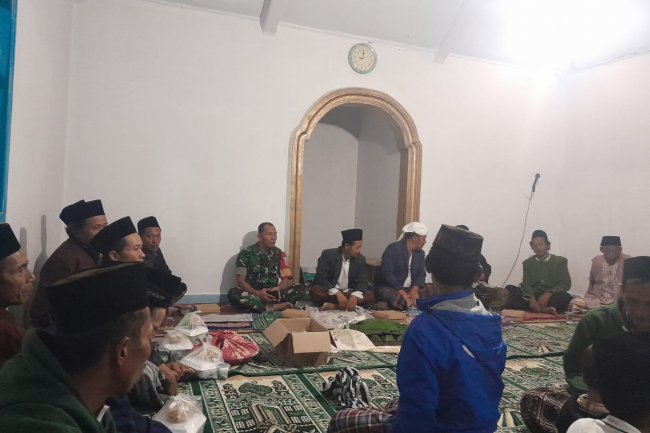 Sebagai Ajang Silaturahmi Serda Iwan Priyanto Hadiri Pengajian Rutin dan Do'a Bersama Warga Binaan
