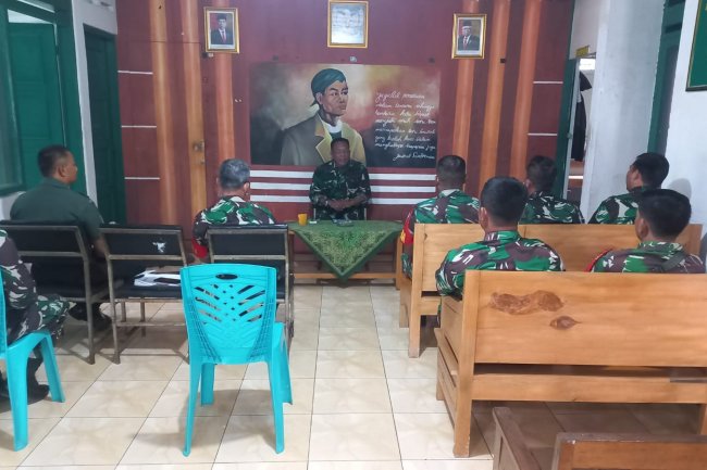 Mewujudkan Pengawasan Serta  Meningkatkan Motivasi Anggota, Danramil Berikan Jam Komandan