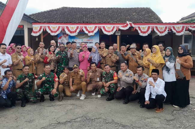 Berikan Kejutan Pada HUT Bhayangkara Ke 78 Koramil Bersama Forkopincam Serbu Polsek Karangkobar