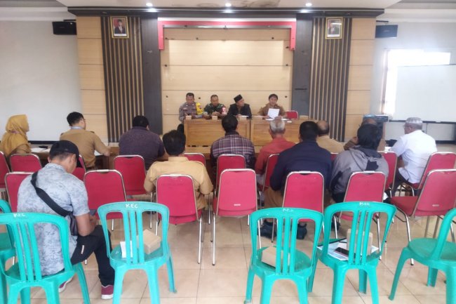 Mewakili Danramil Babinsa Serma Sujatnoto Hadiri Rakor Pembentukan Panitia HUT RI Ke-79