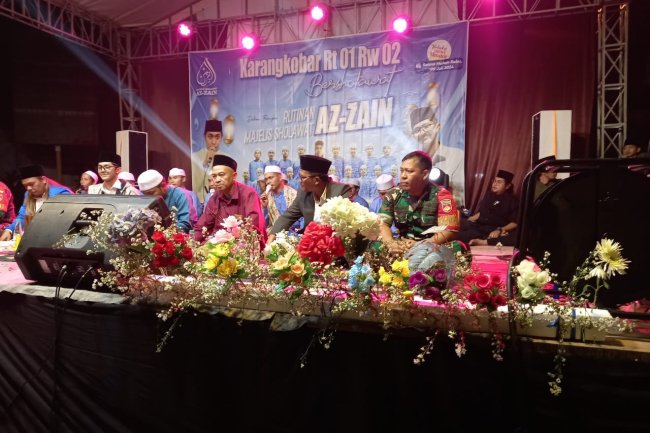 Meningkatkan Tali Silaturahmi Babinsa Hadiri Majelis Sholawat Nabi Desa Binaan  