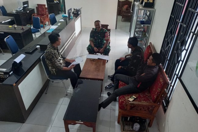 Tingkatkan Jalinan Silaturahmi Babinsa Komsos Dengan Kades Dan Perangkat Desa Jlegong