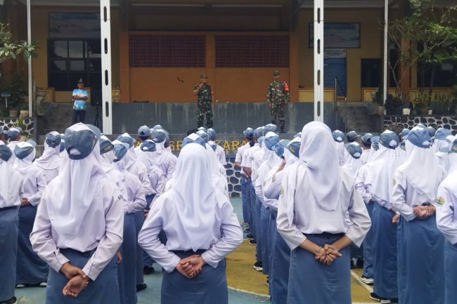 Mewujudkan Pelajar Berprofil Pancasila Pada Siswa Babinsa Berikan Materi Wasbang Dan PBB Pada Masa MPLS