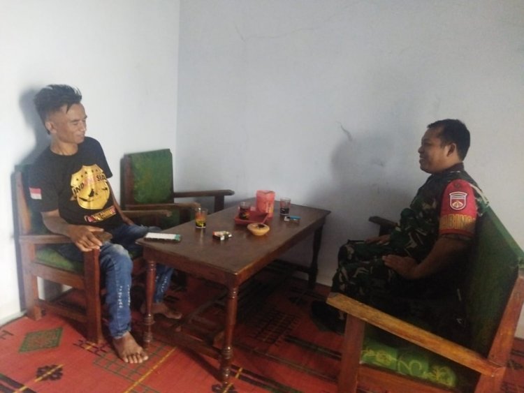 Wujudkan Kedekatan Babinsa Koramil 04/Karangkobar Jalin Komsos Dengan Warga Binaan