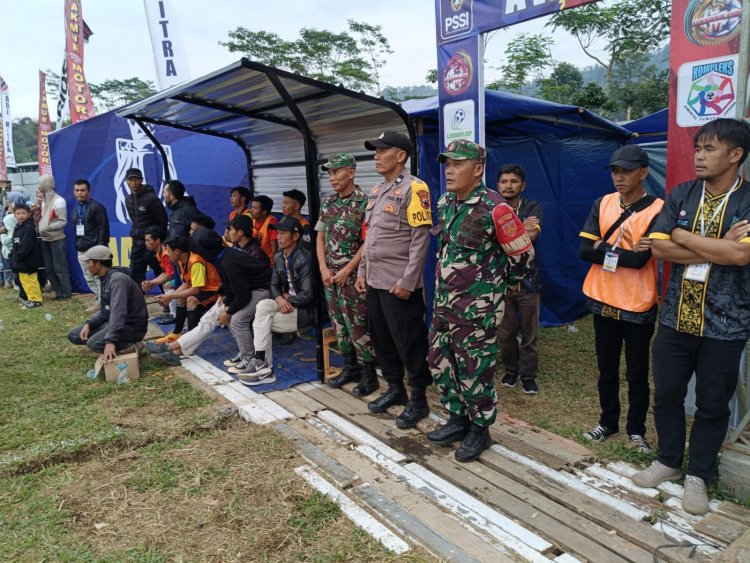 Sinegeritas TNI-POLRI Dalam Kegiatan Pengamanan Open Turnamen Sepak Bola Leksana V Leksana Cup