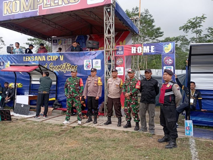 Jaga Situasi Tetep Kondudif Babinsa Bersama Bhabinkamtibmas Giat  Pengamanan Turnamen Leksana Cup