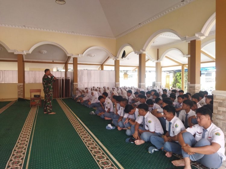 MPLS Hari Ke ll SMA Negeri 1  Karangkobar Babinsa Berikan Materi Wasbang
