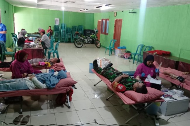 Dalam Rangka HUT RI Ke 79 Babinsa Koramil 04/Karangkobar Ikuti Kegiatan Bakti Sosial Donor Darah