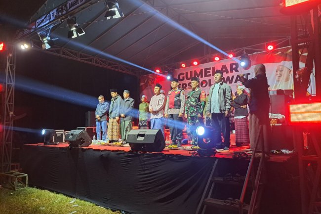 Mewakili Danramil Babinsa Bersma Forkopincam Karangkobar Hadiri Gumelar Bersholawat