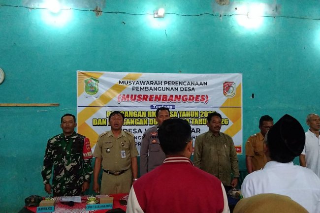 Mewakili Danramil Babinsa Bersama Bhabinkamtibmas Hadiri Musrenbangdes Desa Karangkobar