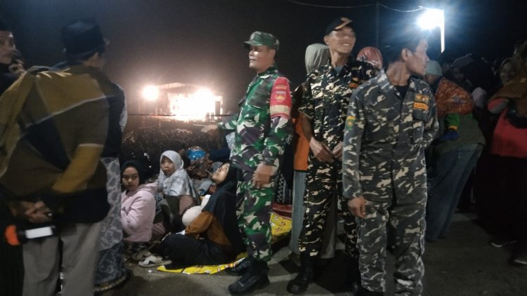 Babinsa Koramil 04/Karangkobar Melaksanakan Kegiatan Pengaman Desa Slatri Bersholawat