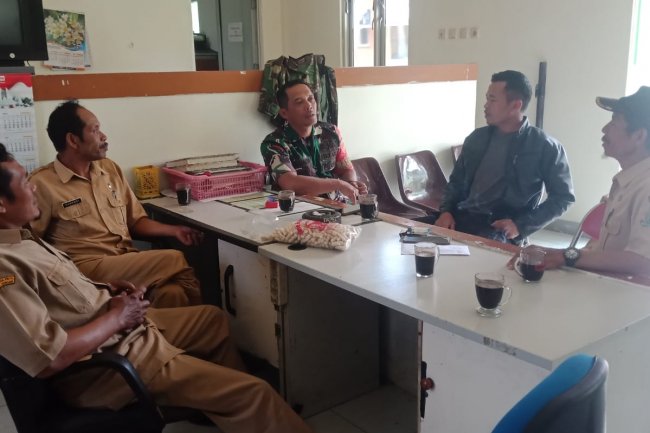Pererat Sinergitas Wilayah Babinsa Jalin Komsos Dengan Perangkat Desa Pagerpela
