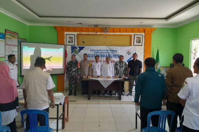 Serka Heru Karmanto Babinsa Koramil 04/Karangkobar Serda Hadiri Musrenbang Desa Pagerpela