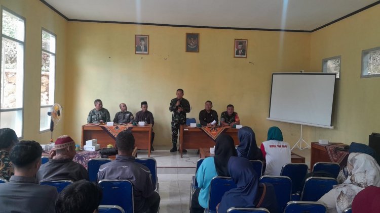 DANRAMIL 04/KARANGKOBAR MENJALIN KOMSOS BERSAMA APARAT KEWILAYAHAN DAN  KOMPONEN MASYARAKAT LAINYA