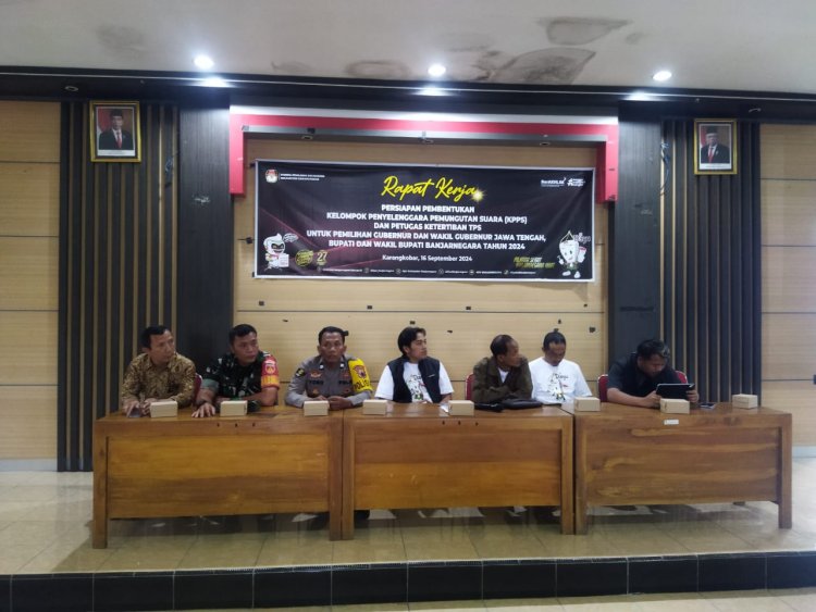 Mewakili Danramil Babinsa Hadiri Rapat Koordinasi Persiapan Pembentukan KPPS dan Petugas Ketertiban TPS Pada Pilkada 2024