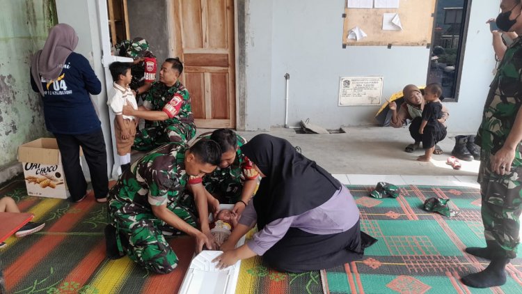 WUJUDKAN BALITA SEHAT, BABINSA KORAMIL 04/KARANGKOBAR DAMPINGI POSYANDU