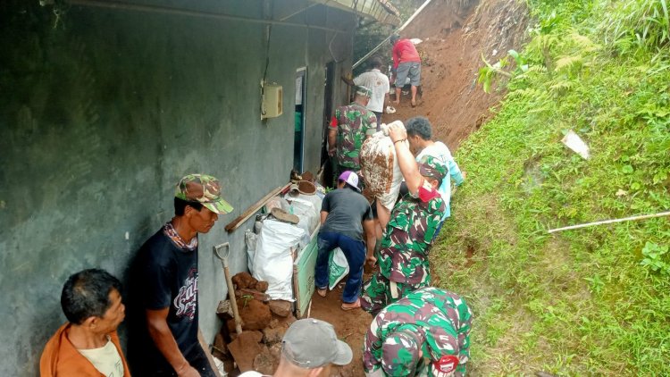 Kerja Bakti Pembuatan Talud Tebing  Bentuk Kebersamaan Babinsa Dan Warga Binaan