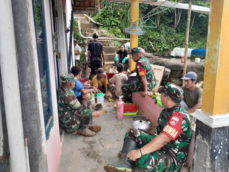 Terciptanya Hubungan Yang Erat Antara TNI Dengan Rakyat Babinsa Jalin Komsos Dengan Warga