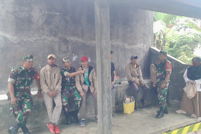 Terciptanya Hubungan Yang Erat Antara TNI Dengan Rakyat Babinsa Jalin Komsos Dengan Warga