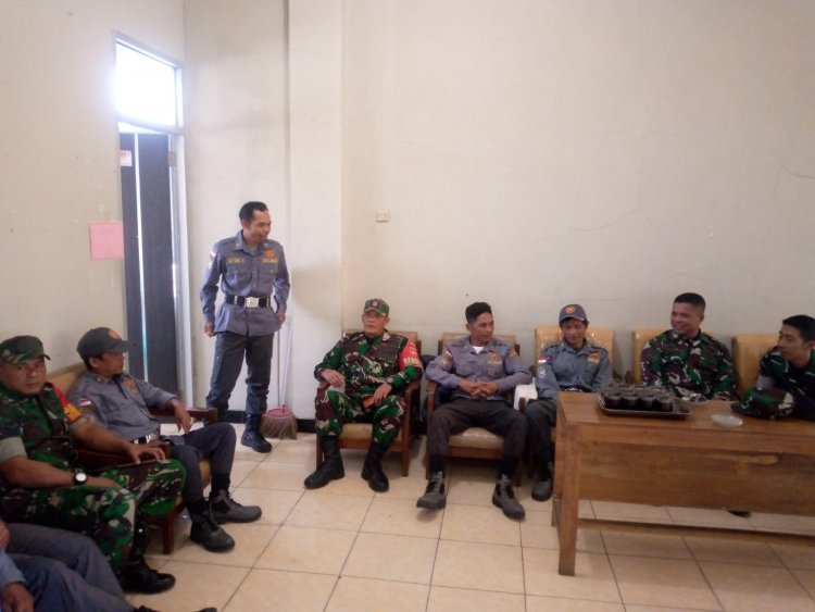 Wujudkan Sinergitas Wilayah Babinsa Koramil 04/Karangkobar Komsos dengan Linmas
