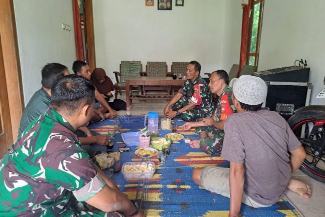 Demi Menjalin Hubungan Yang Baik Babinsa melaksanakan Komsos Dengan Warga Binaan