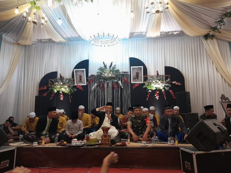 Babinsa Koramil 04/Karangkobar Hadiri Undangan Tasakuran Walimatul Khitan Warga Di Wilayah Binaan