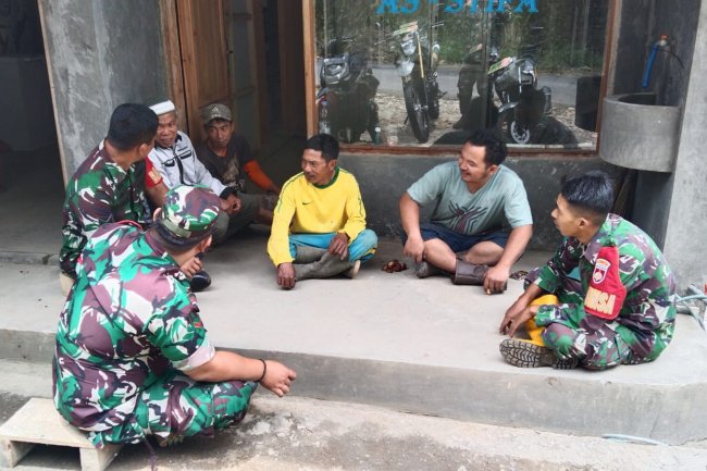 Babinsa Koramil 04/Karangkobar melaksanakan Komsos Dengan Warga Binaan