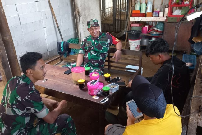 Babinsa Koramil 04/Karangkobar Jalin Komsos Dengan Warga Binaan